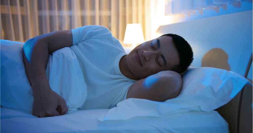 man sleeping peacefully because he used cbd