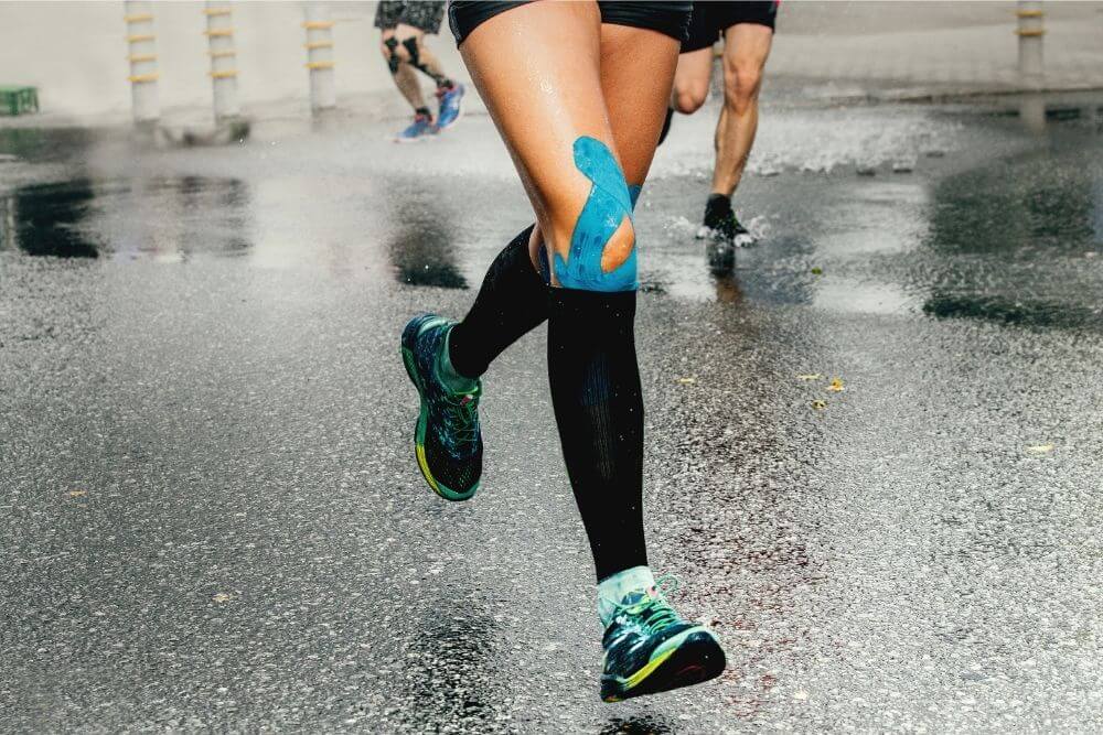 runner wearing knee support