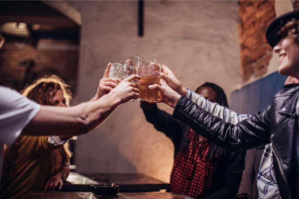 people-enjoying-some-cbd-beer