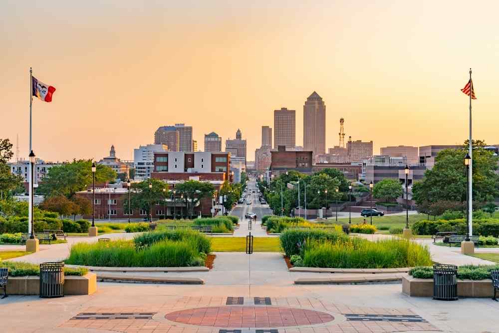 picture of downtown des moines