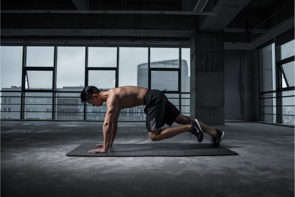 young-athletic-man-doing-pushups