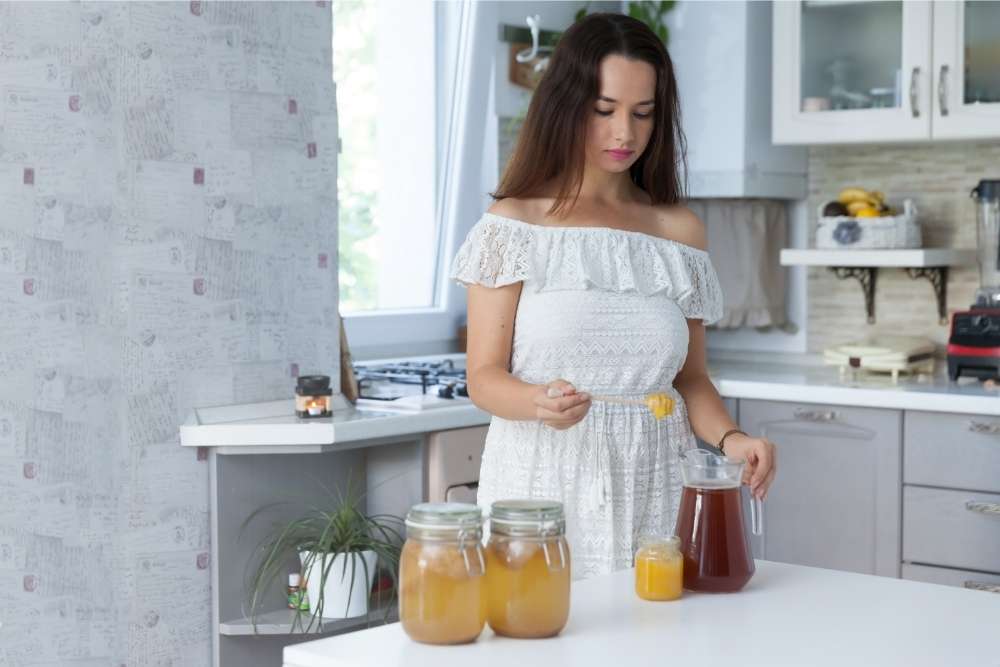 young-girl-making-cbd-kombucha