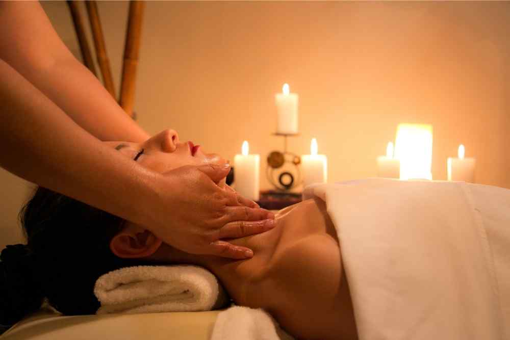 massage with candles