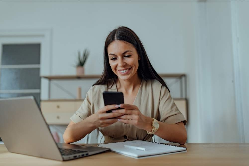 young-woman-searching-for-vapes-on-her-phone